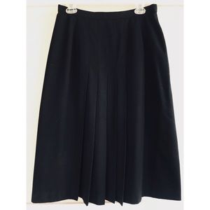 Black front pleated midi skirt